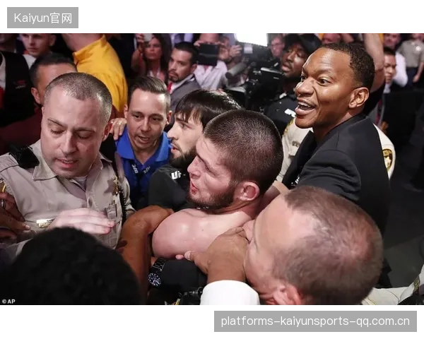 UFC致命上钩拳锁定胜局：终极格斗的精彩瞬间与战术揭秘